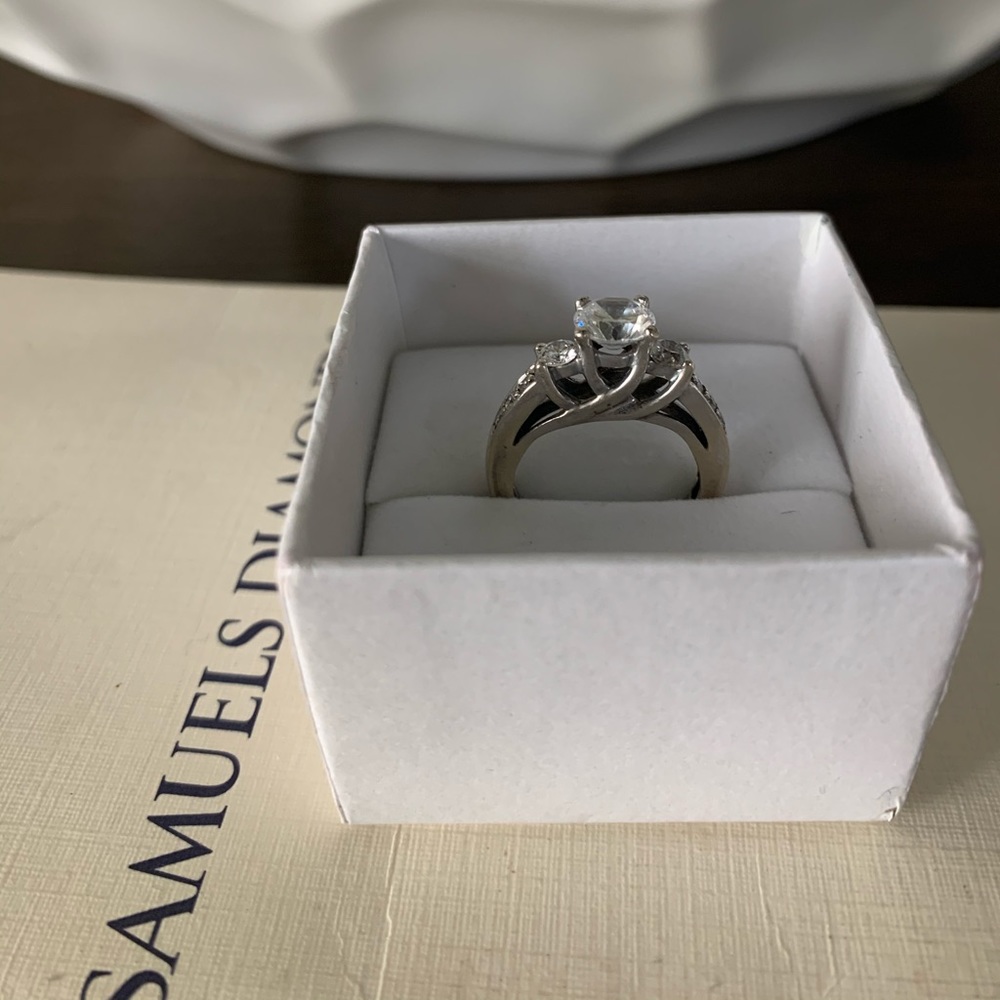 White gold diamond ring✨